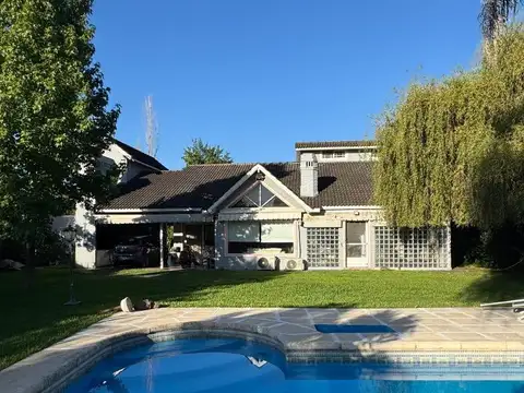 Casa en Venta con 4 cocheras