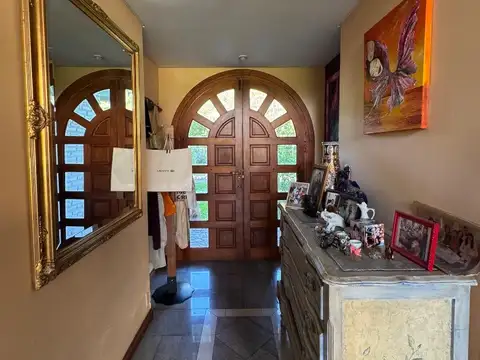CASA EN VENTA EN CAMPOS DE ÁLVAREZ 5 AMBIENTES