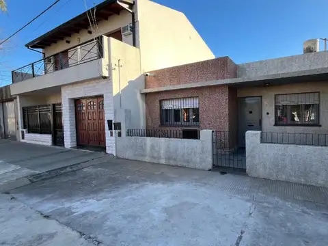 Casa en venta - 2 Dormitorios 1 Baño - Azcuénaga