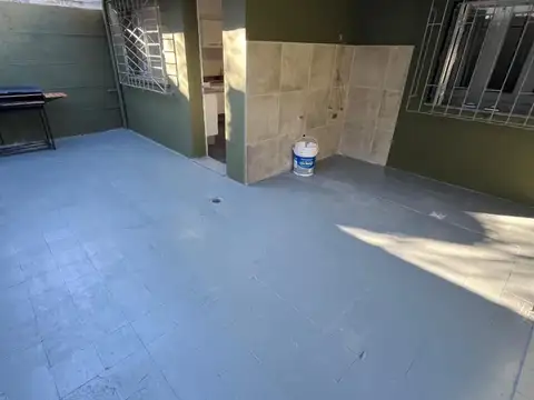 Casa 5 ambientes con 1 baño