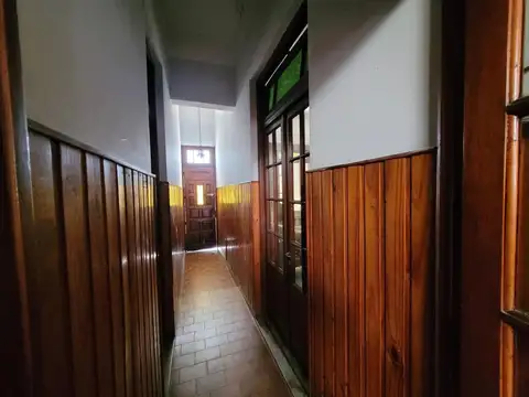 Casa 6 ambientes con 2 baños