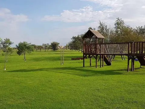 Lote a la laguna en venta en San Lucas Club de Campo. Canning- San Vicente.