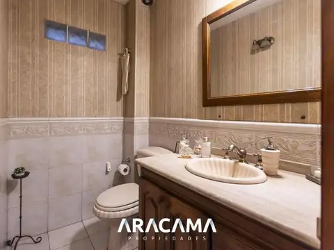 Casa 5 ambientes con 3 baños
