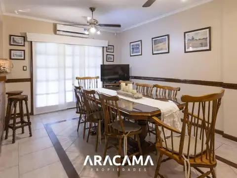 Casa en Venta con 2 cocheras