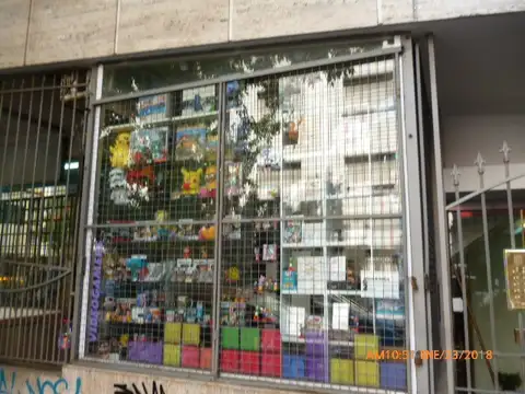 VENTA DE LOCAL EN BELGRANO bajas expensas en galería con vidriera a la calle