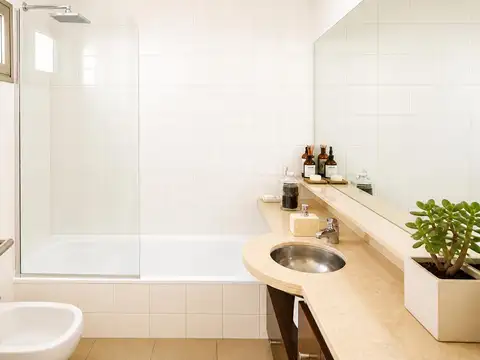 Semipiso de categoría en 43 y 15 | Dos habitaciones y balcón corrido