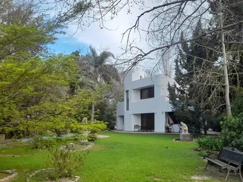 Casa en Venta con 2 cocheras
