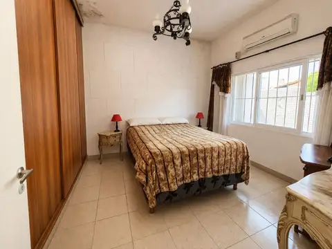 VENDEMOS CASA 3 AMB. EN PB C/PATIO - V. LUZURIAGA