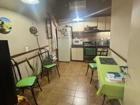 Casa 4 amb. Sobre Lote de 10 x 17 mts.