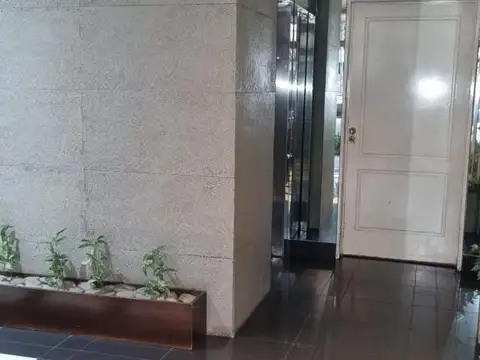 Monoambiente amplio.Balcón contrafrente.Cocina.Próximo subte