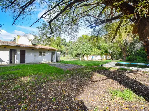 Quinta con pileta y quincho barrio La Trinidad