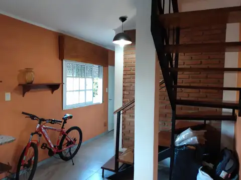 Depto Tipo Casa 3 ambientes con 2 baños