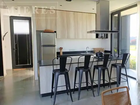 Casa alquiler temporario sobre lote a la laguna area 10 San Sebastian