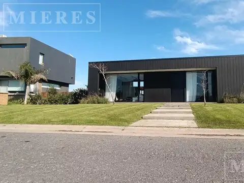 Casa alquiler temporario sobre lote a la laguna area 10 San Sebastian