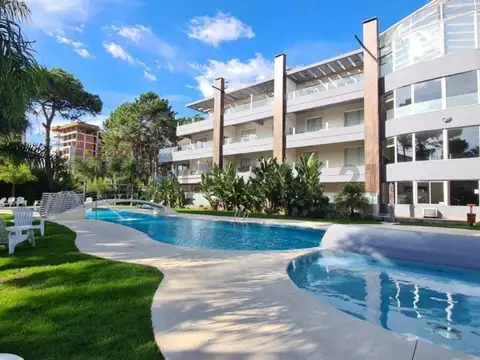 DE LAS HESPERIDES ENTRE GULLIVER Y DE LA NAYADES 100, Piso 0