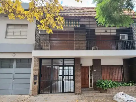 Casa 6 ambientes con 3 baños