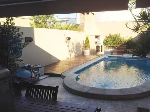 Casa 4 ambientes con 2 baños