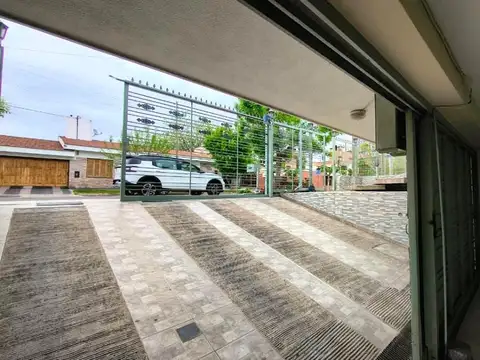 Casa 7 ambientes con 3 baños