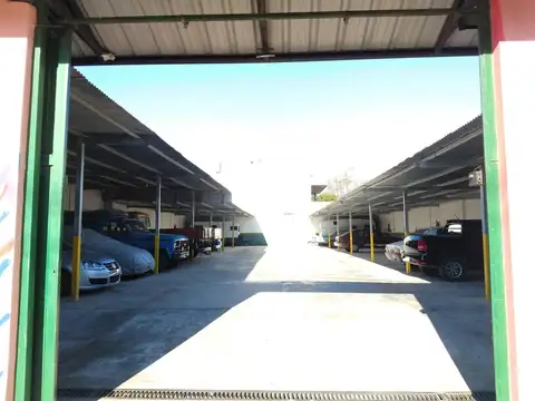 DOS LOTES R4 DONDE FUNCIONA ACTUALMENTE UNA COCHERA