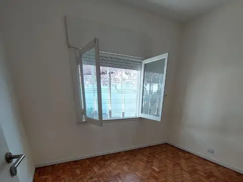 CASA EN VENTA EN BURZACO, RECICLADA A NUEVO 