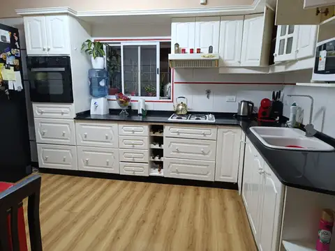 Departamento 4 ambientes con 2 baños