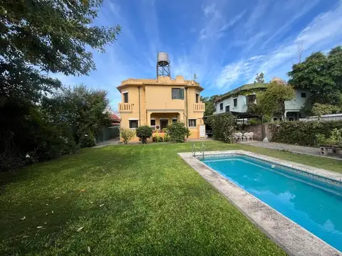 Venta. Casa 6 Ambientes en Hurlingham.