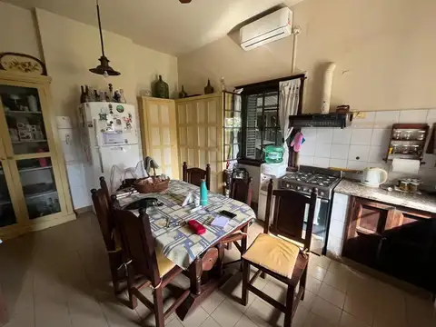 Casa 5 ambientes con 2 baños