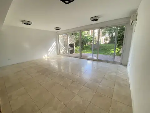 Casa en Alquiler. San Isidro. Barrio cerrado Eucalis. La Horqueta