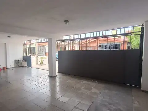 Casa 5 ambientes con 1 baño