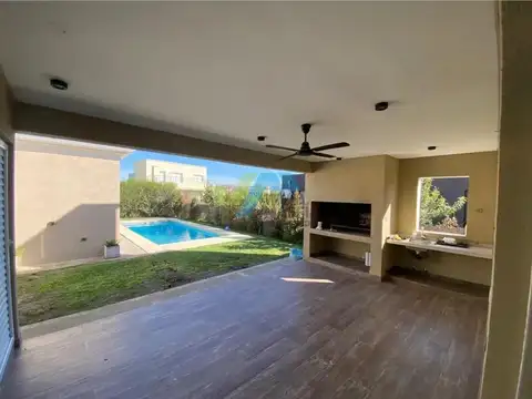 Casa  en Venta en Santa Lucia, Pilar del Este, Pilar