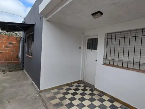 Casa PH  aIquiler 3 ambientes Ituzaingo Norte 