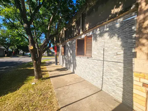 VENTA. Casa de dos o tres dormitorios en barrio Belgrano de Rosario.