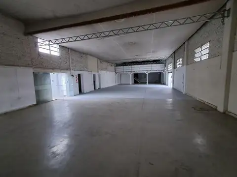 GALPÓN EN ALQUILER PRÓXIMO A COSTANERA