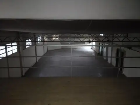 GALPÓN EN ALQUILER PRÓXIMO A COSTANERA