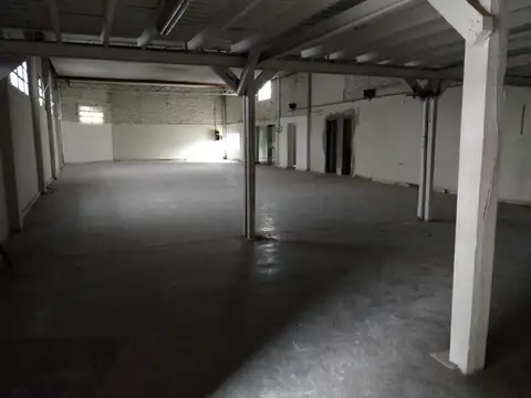 GALPÓN EN ALQUILER PRÓXIMO A COSTANERA