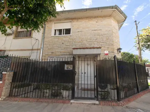 SE VENDE DUPLEX 5 AMB. 4 HAB. GARAGE. OLIVOS GOLF
