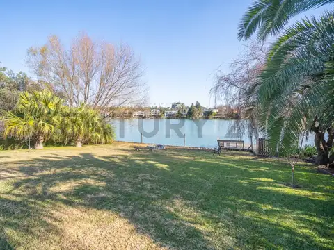 Casa 5 ambientes con 2 baños