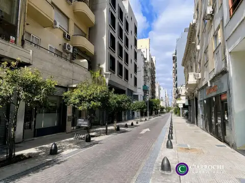 Oportunidad  -  Departamento de 2 amb. a una cuadra de Plaza San Martín
