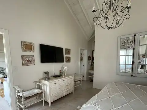 Casa en Alquiler Temporal con 3 cocheras