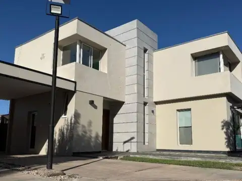 CASA BARRIO HACIENDAS DE LA CRUZ