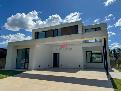 Casa  en Venta en Santo Tomas, Pilar, G.B.A. Zona Norte