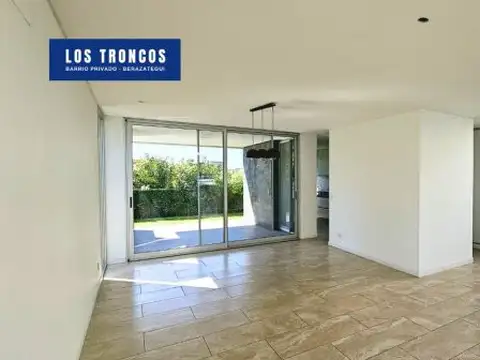 Casa 4 ambientes Venta Los Troncos