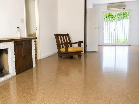 A REFACCIONAR Casa 6 Ambientes c/ Cochcera y Patio - Olivos