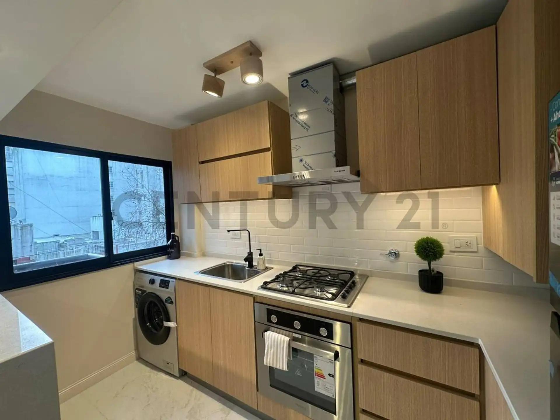 Depto 2 amb, 38m² reciclado con balcón — Zona Guemes