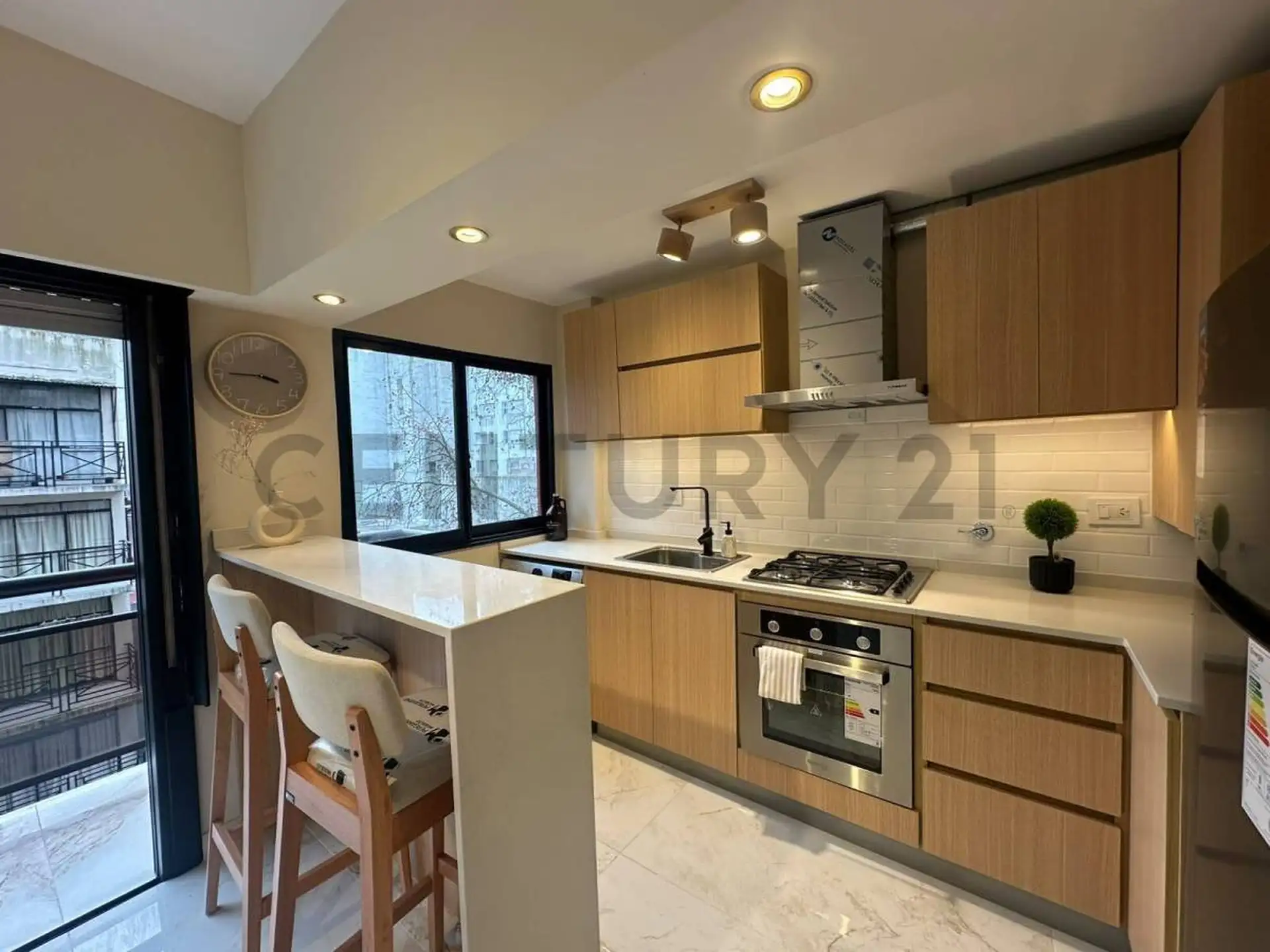 Depto 2 amb, 38m² reciclado con balcón — Zona Guemes