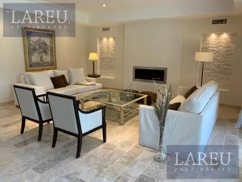 Casa 7 ambientes con 5 baños