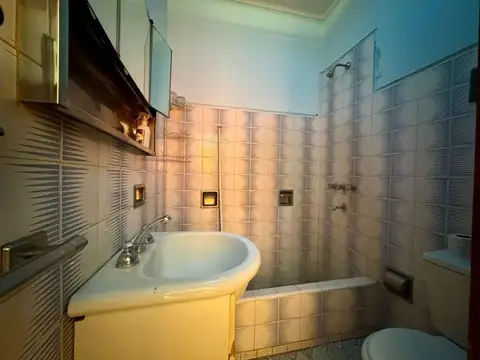 Casa en venta - 2 Dormitorios 1 Baño - 186mts2 - Chivilcoy