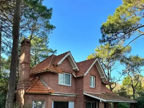 Casa en Venta - 5 Dormitorios 4 Baños - 936mts - Cariló