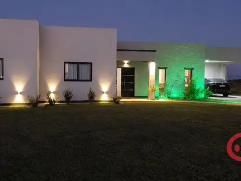 Casa en Venta con 6 cocheras