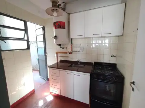 Planta baja con patio propio, a metros de la estación